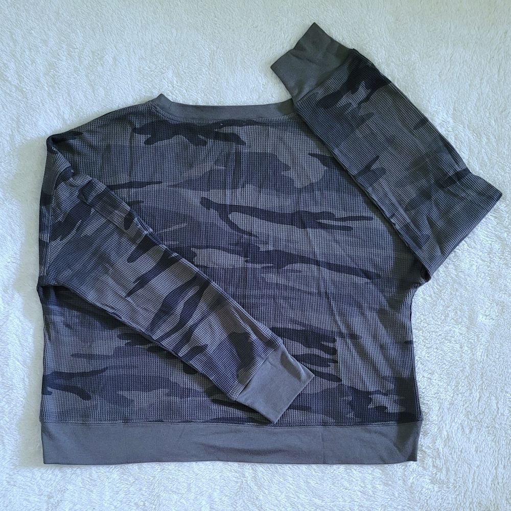 Splendid👍 Cropped Waffle🧇 Knit Camouflage🪖 Sweater - NWT - Picture 2 of 15